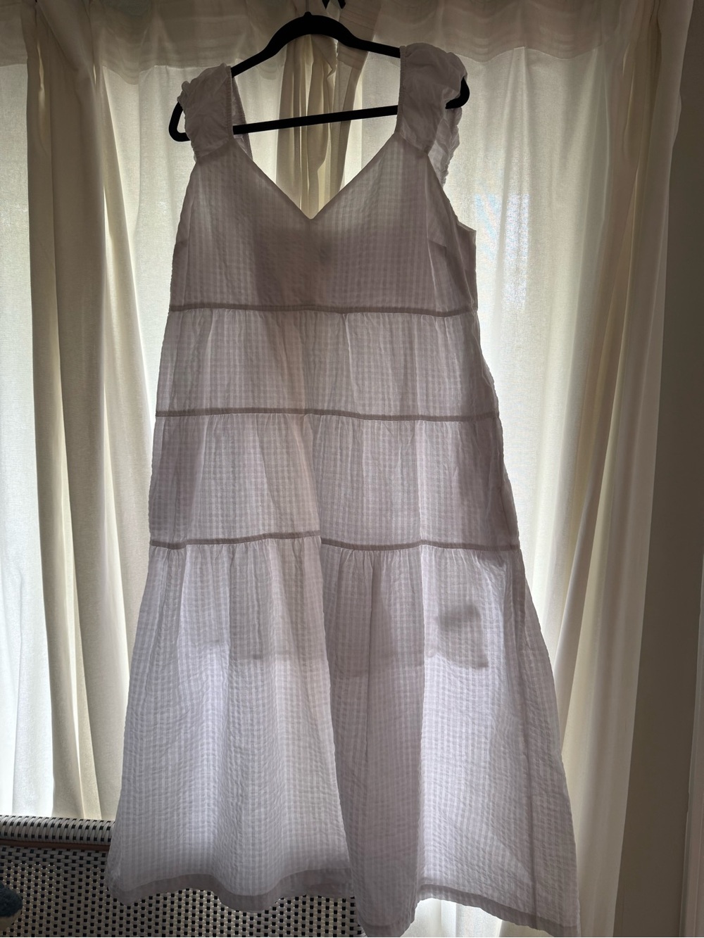 Old Navy White Sleeveless Tiered V-Neck Maxi Dress